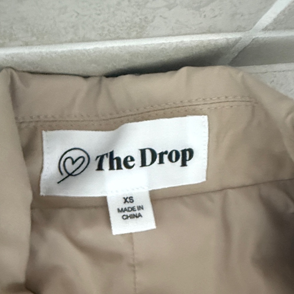 Classic Beige Trench Coat - Women - Picture 3 of 7